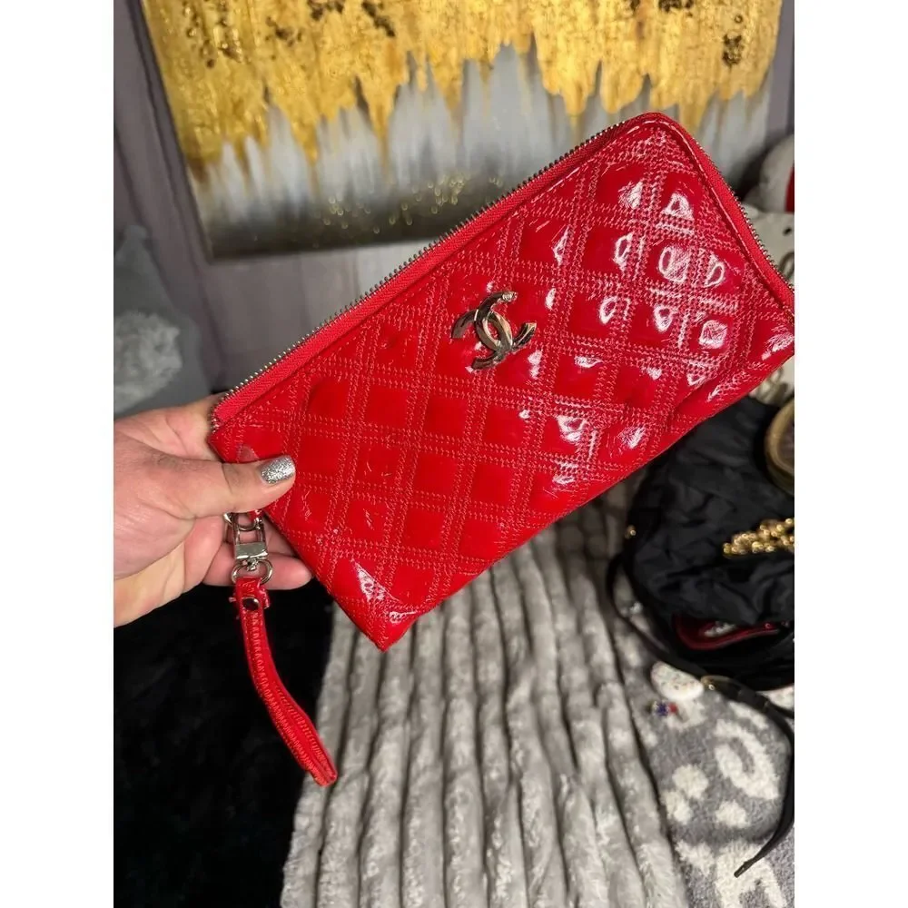 Pyramid embossed patent leather wallet red